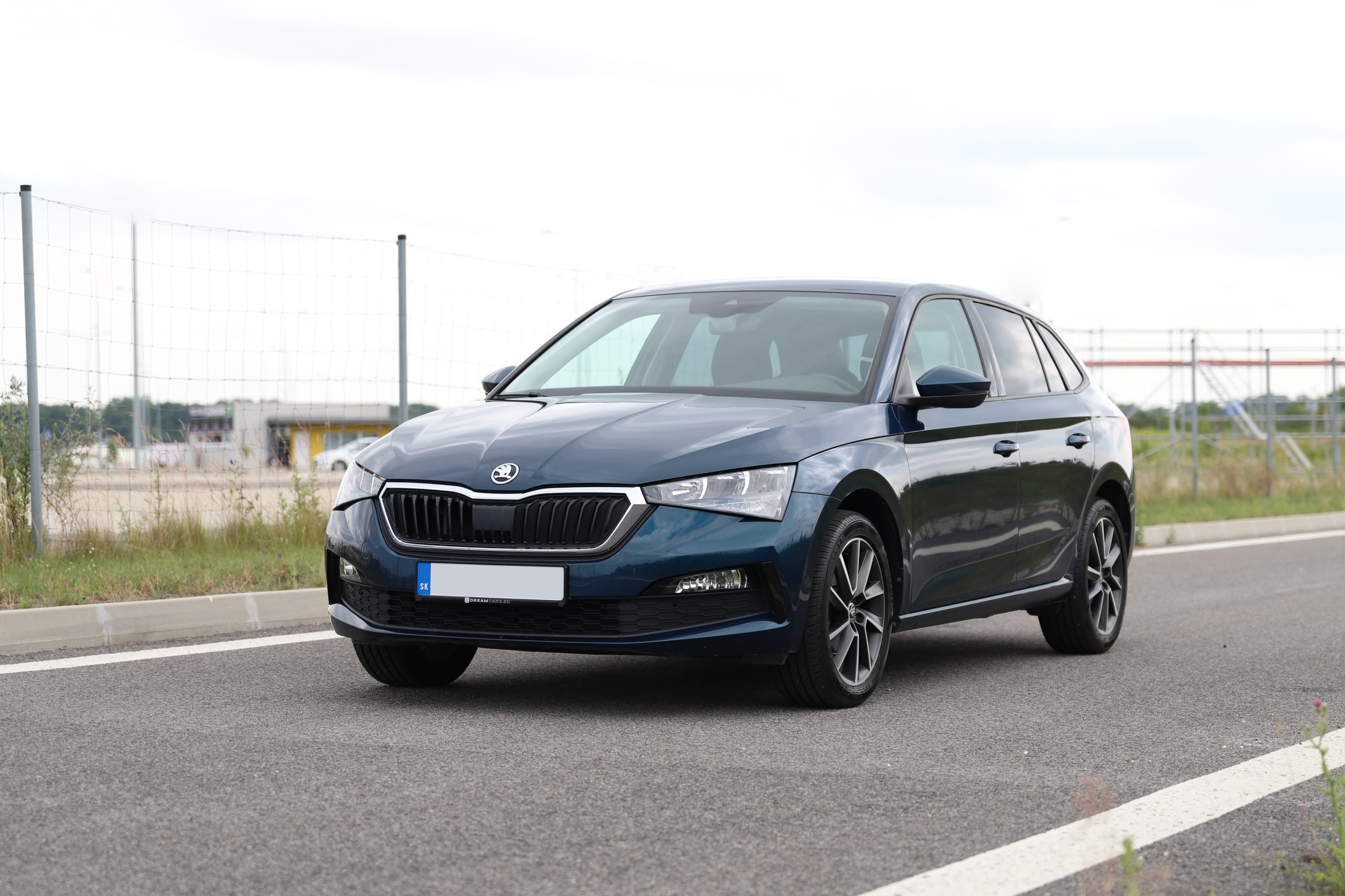Škoda Scala – štýlový a úsporný hatchback na prenájom ideálny do mesta aj na dlhšie výlety.