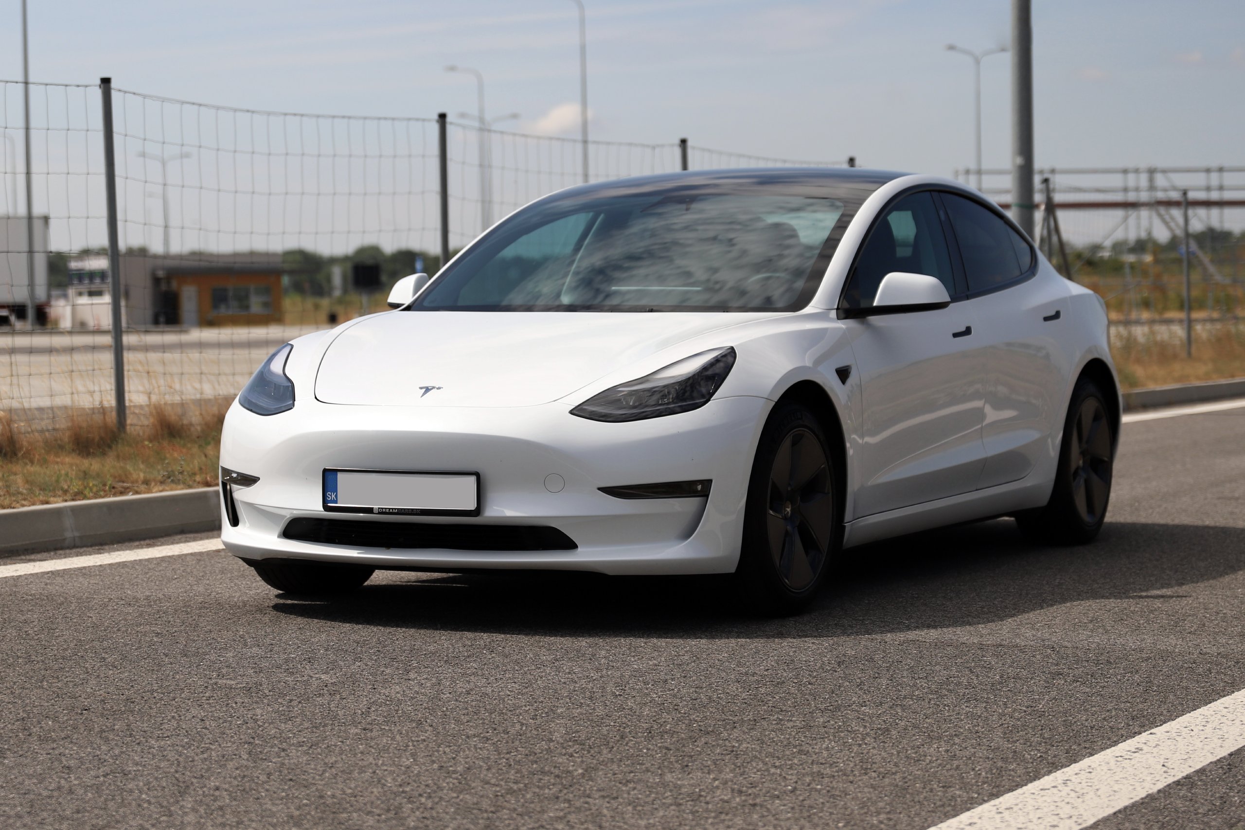 Tesla Model 3 – zažite elektrickú jazdu od DreamCars pre dokonalý zážitok.
